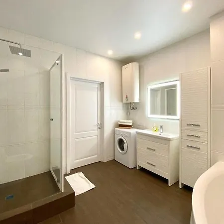 Апартаменти Gagarin Plaza Stylish *